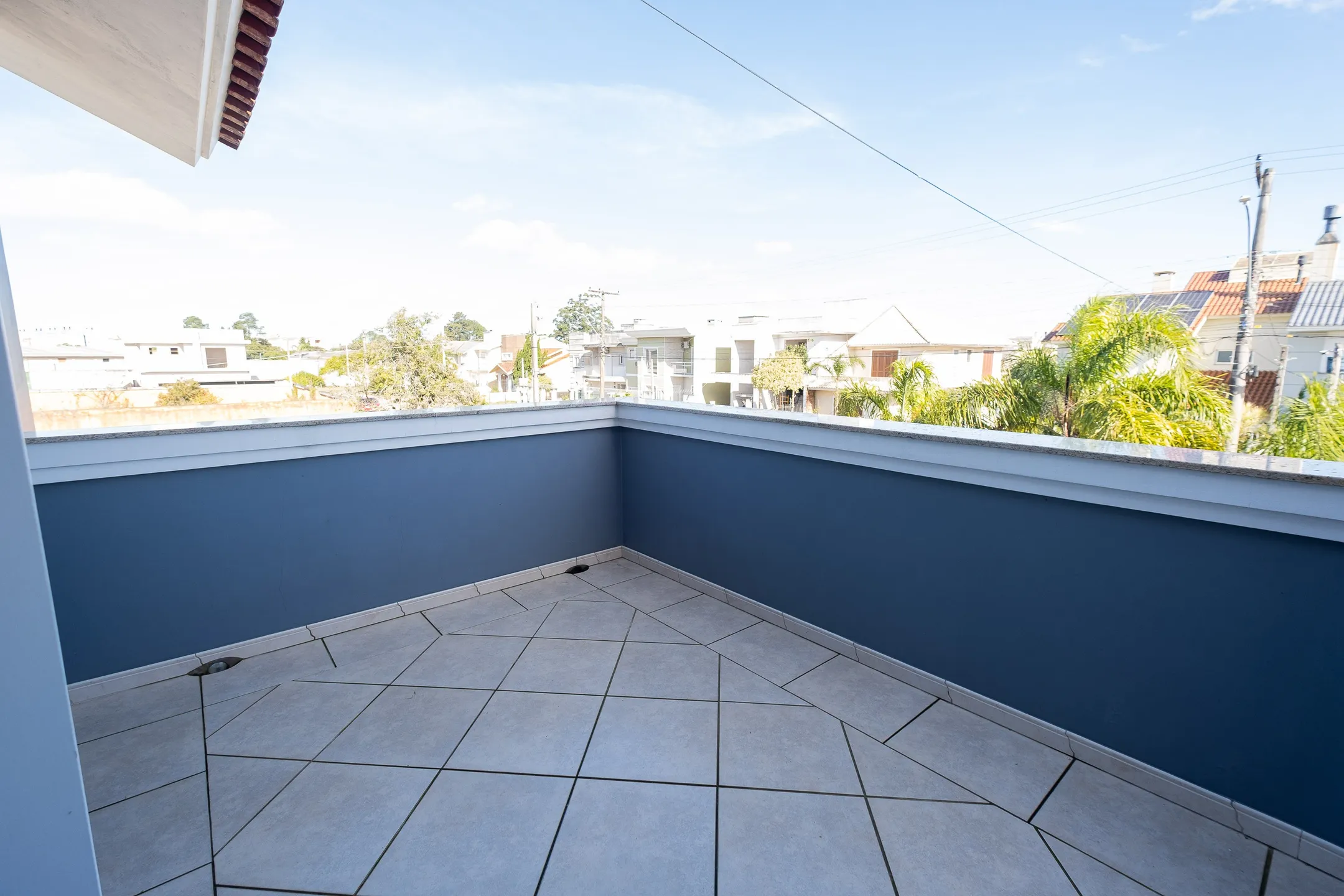 Casa à venda no G. Gotuzzo, Três Vendas - 274m², 3 quartos (sendo 1 suíte), lareira, piscina, jardim de inverno e excelente localização em região valorizada. - 26