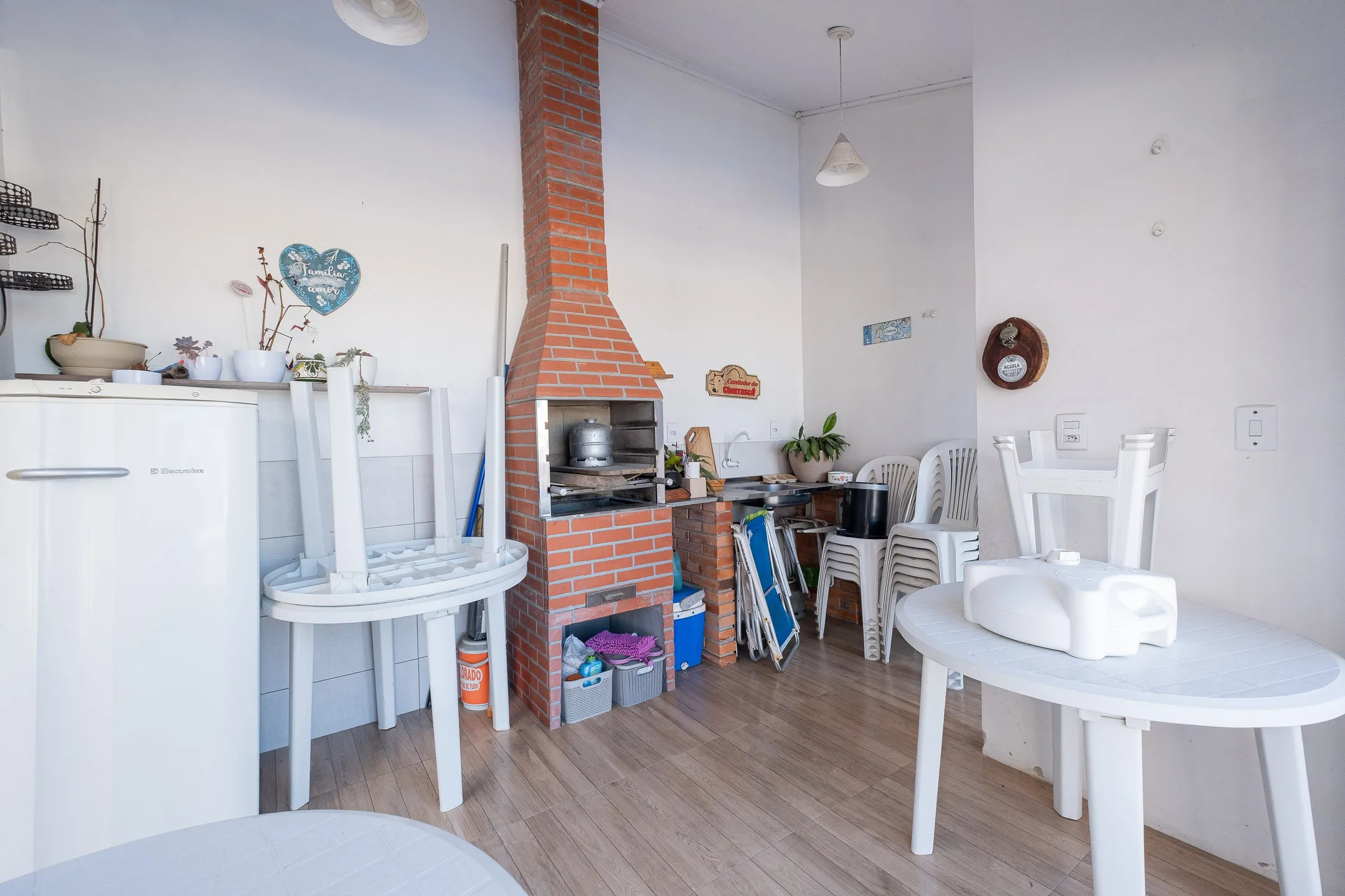 Casa à venda no G. Gotuzzo, Três Vendas - 274m², 3 quartos (sendo 1 suíte), lareira, piscina, jardim de inverno e excelente localização em região valorizada. - 29