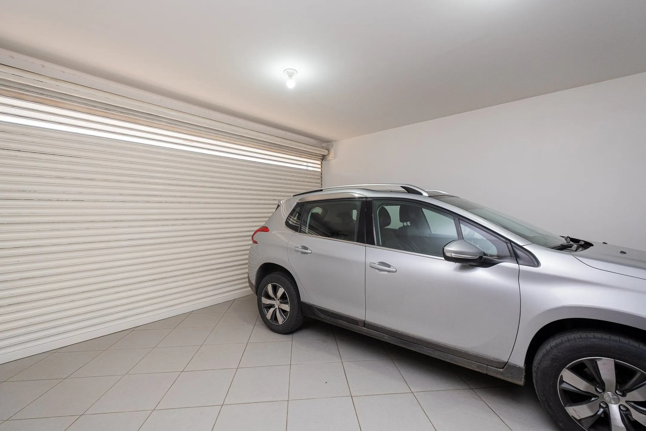 Casa à venda no G. Gotuzzo, Três Vendas - 274m², 3 quartos (sendo 1 suíte), lareira, piscina, jardim de inverno e excelente localização em região valorizada. - 30