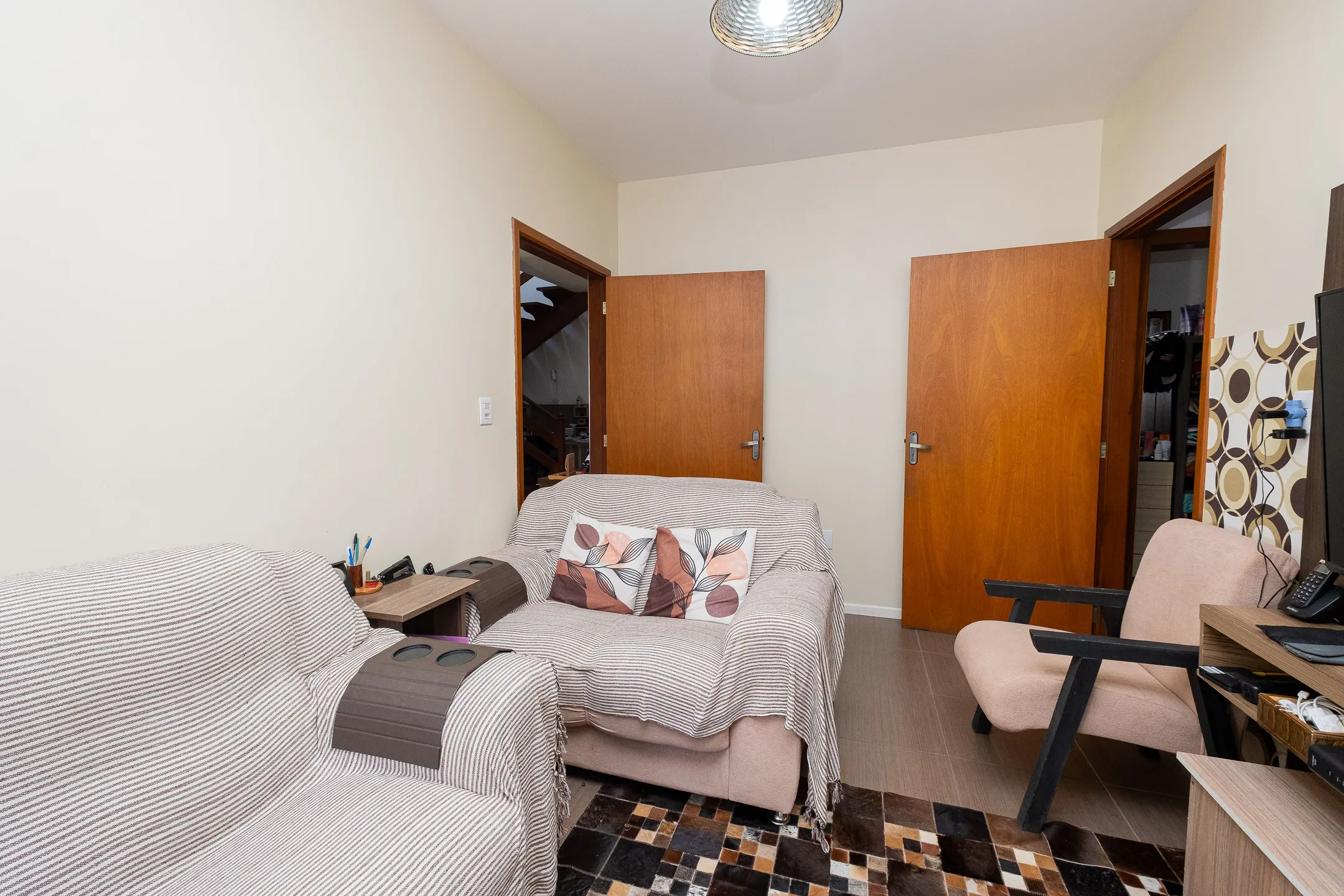 Casa à venda no G. Gotuzzo, Três Vendas - 274m², 3 quartos (sendo 1 suíte), lareira, piscina, jardim de inverno e excelente localização em região valorizada. - 7