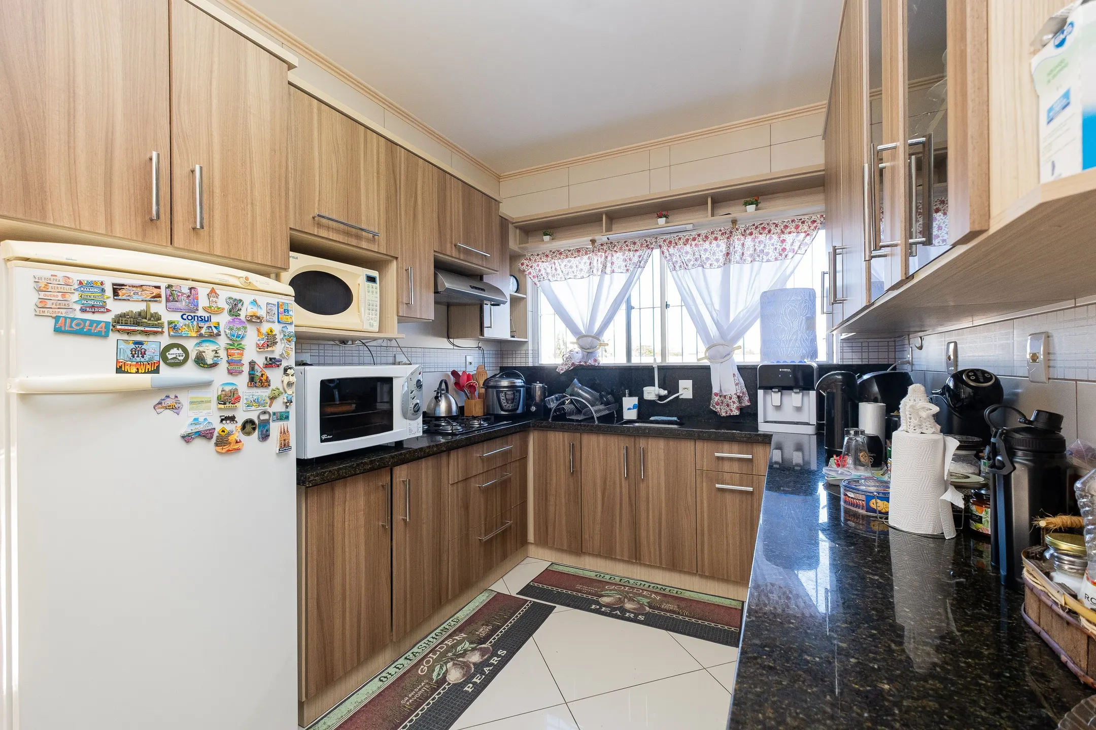 Casa à venda no G. Gotuzzo, Três Vendas - 274m², 3 quartos (sendo 1 suíte), lareira, piscina, jardim de inverno e excelente localização em região valorizada. - 8