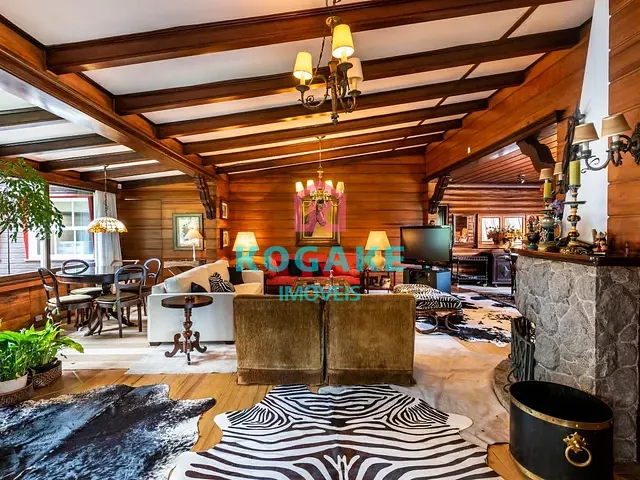 Casa com 4474m² 5 quartos e 4 banheiros, à venda, no bairro Jardim Do Embaixador em Campos do Jordão