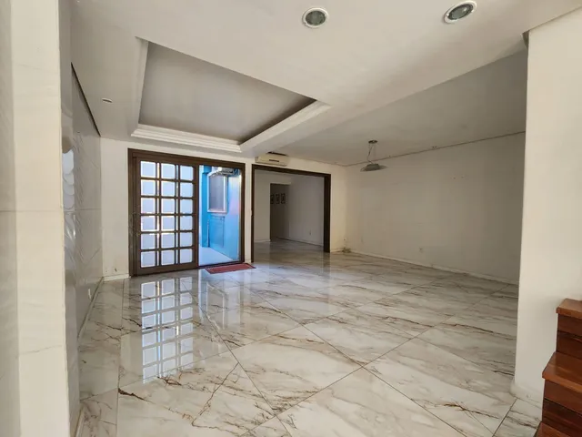 Casa com 180m² 4 quartos e 4 banheiros, à venda, no bairro Centro em Pelotas