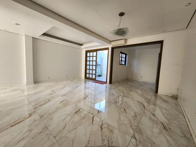 Casa com 180m² 4 quartos e 4 banheiros, à venda, no bairro Centro em Pelotas