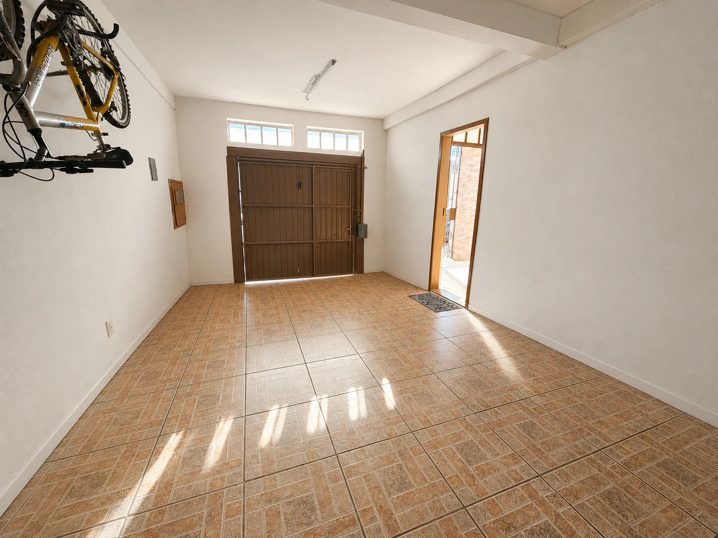 Casa à venda no centro de Pelotas - 282 m², 4 quartos (sendo 1 suíte com hidro), espaço gourmet com churrasqueira e garagem. - 22