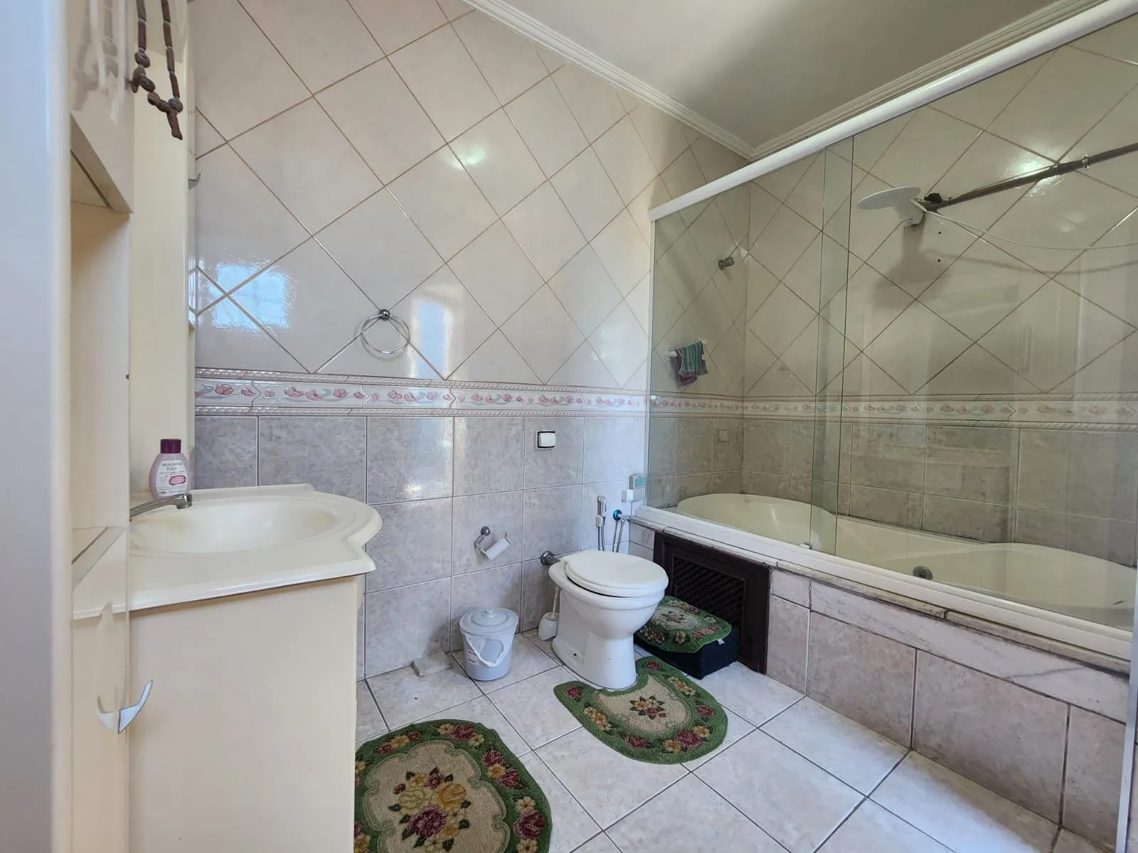Casa à venda no centro de Pelotas - 282 m², 4 quartos (sendo 1 suíte com hidro), espaço gourmet com churrasqueira e garagem. - 20