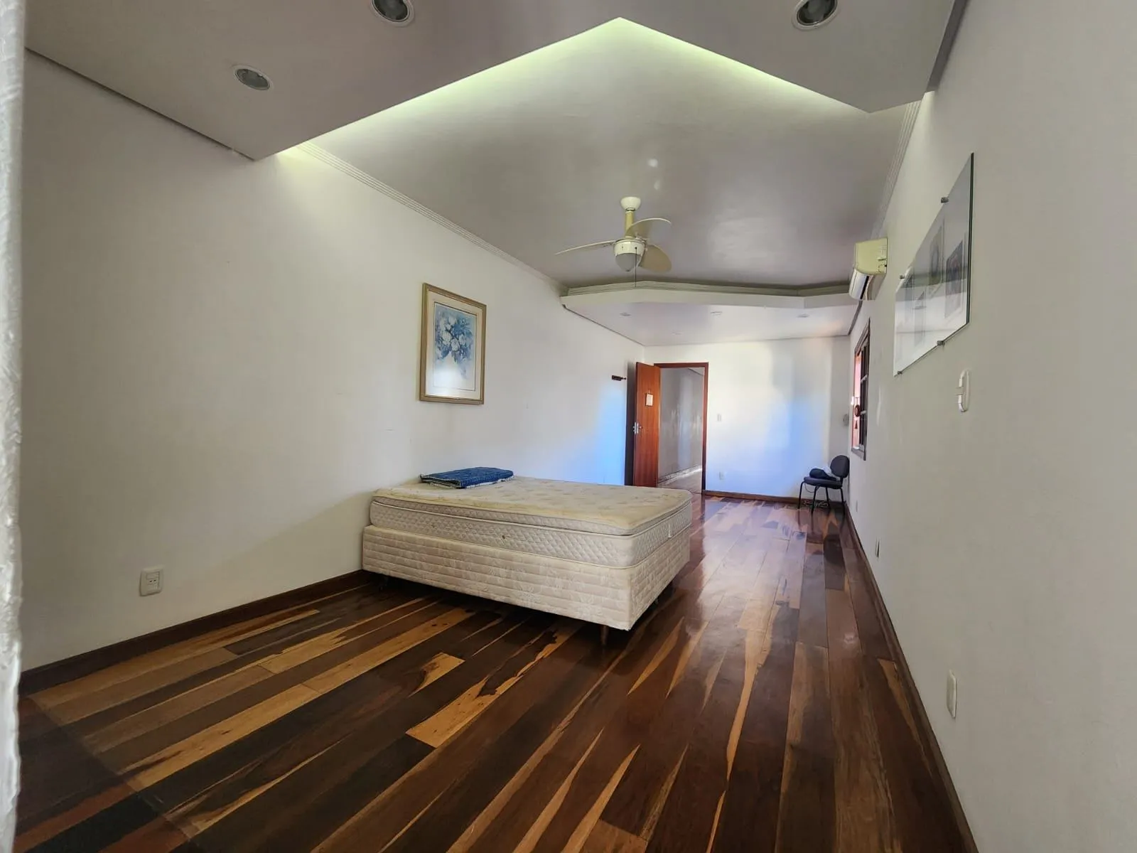 Casa à venda no centro de Pelotas - 282 m², 4 quartos (sendo 1 suíte com hidro), espaço gourmet com churrasqueira e garagem. - 17