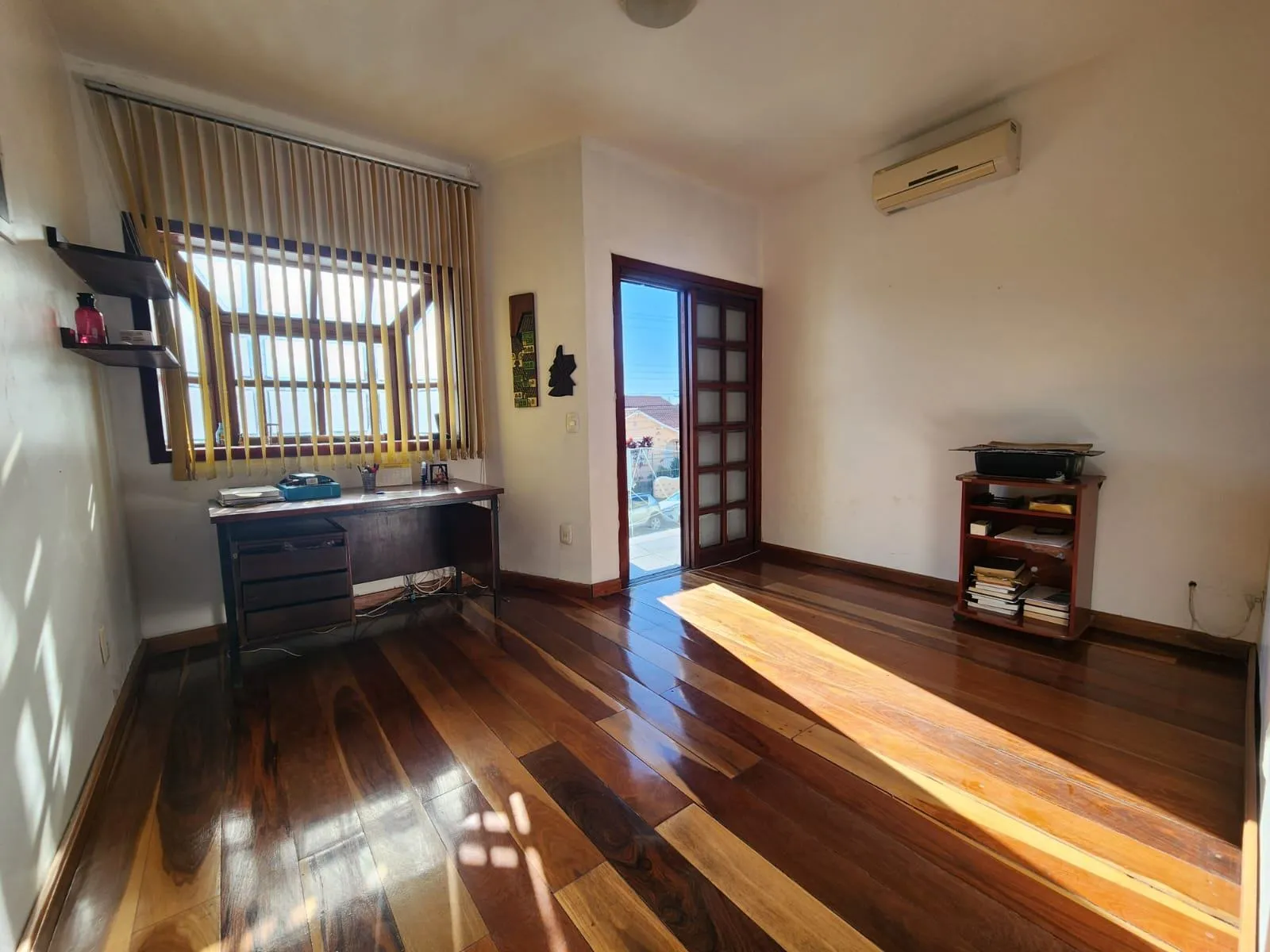 Casa à venda no centro de Pelotas - 282 m², 4 quartos (sendo 1 suíte com hidro), espaço gourmet com churrasqueira e garagem. - 13