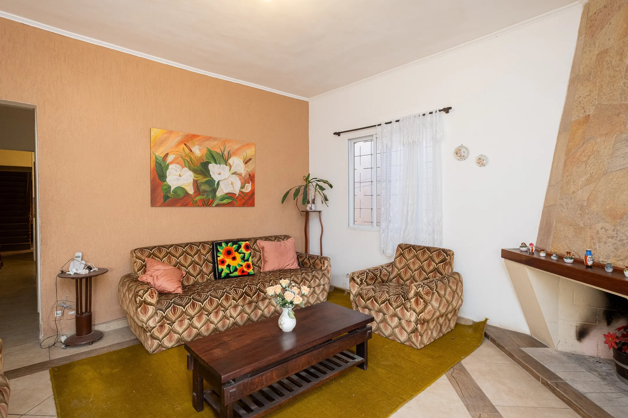 Casa totalmente mobiliada para locação com 2 quartos, ambientes amplos e aconchegantes, pronta para morar e ideal para quem busca conforto e praticidade.