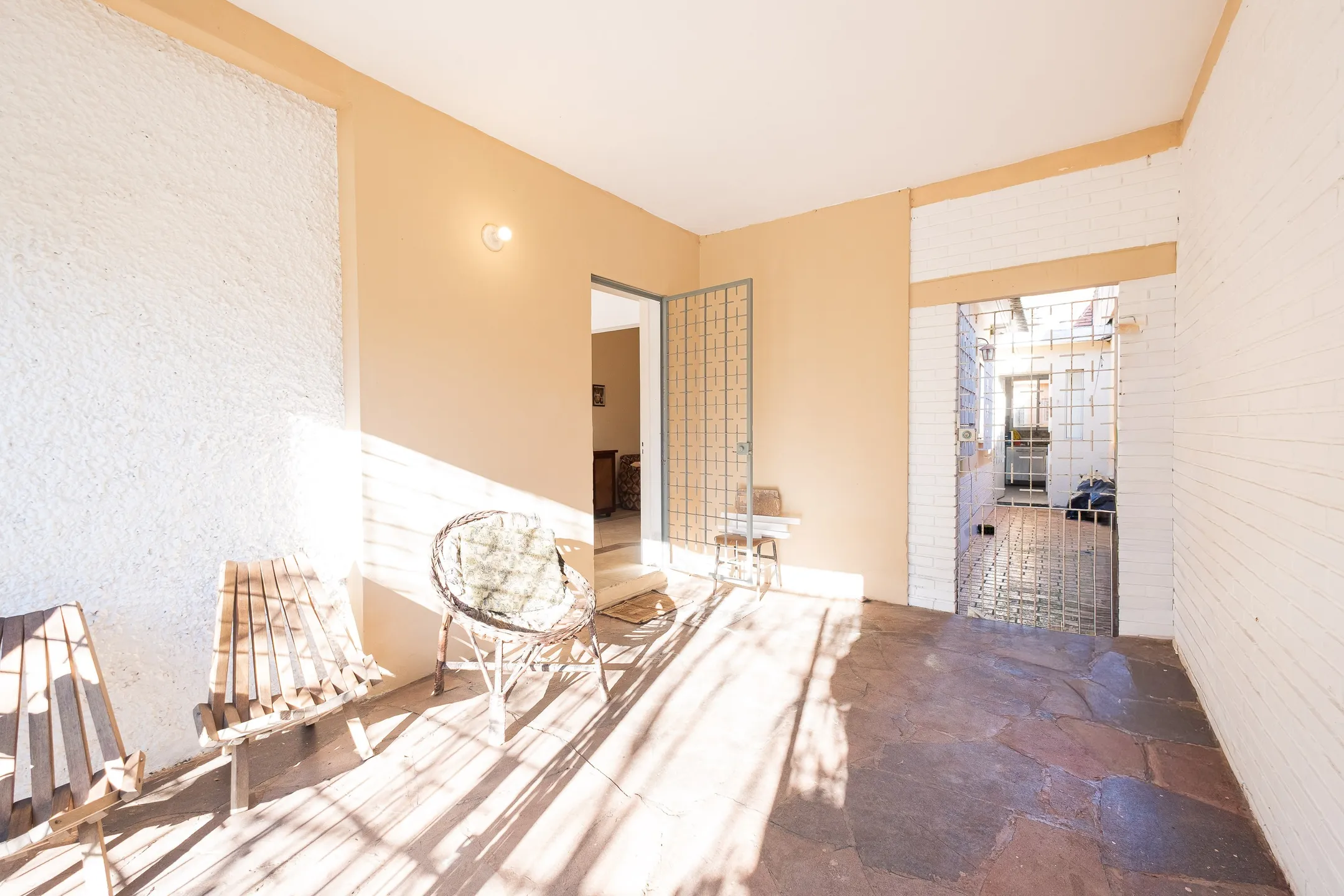 Casa totalmente mobiliada para locação com 2 quartos, ambientes amplos e aconchegantes, pronta para morar e ideal para quem busca conforto e praticidade. - 19