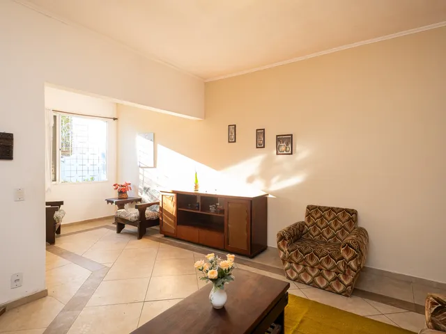 Casa 2 quartos e 1 banheiro, para alugar, no bairro Centro em Pelotas