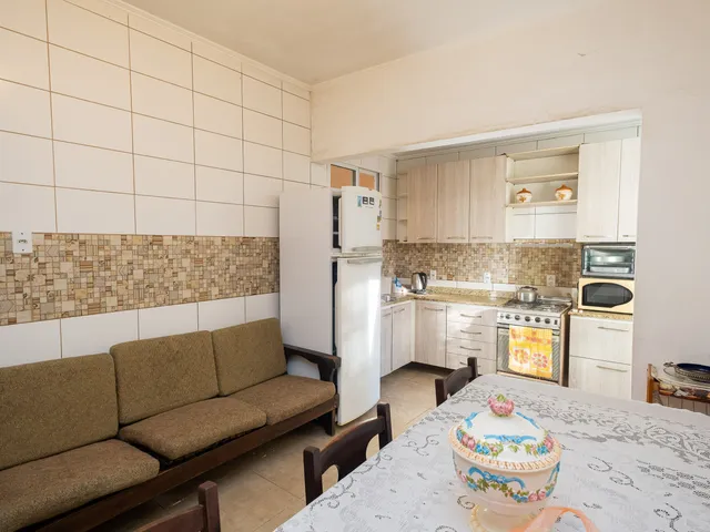 Casa 2 quartos e 1 banheiro, para alugar, no bairro Centro em Pelotas