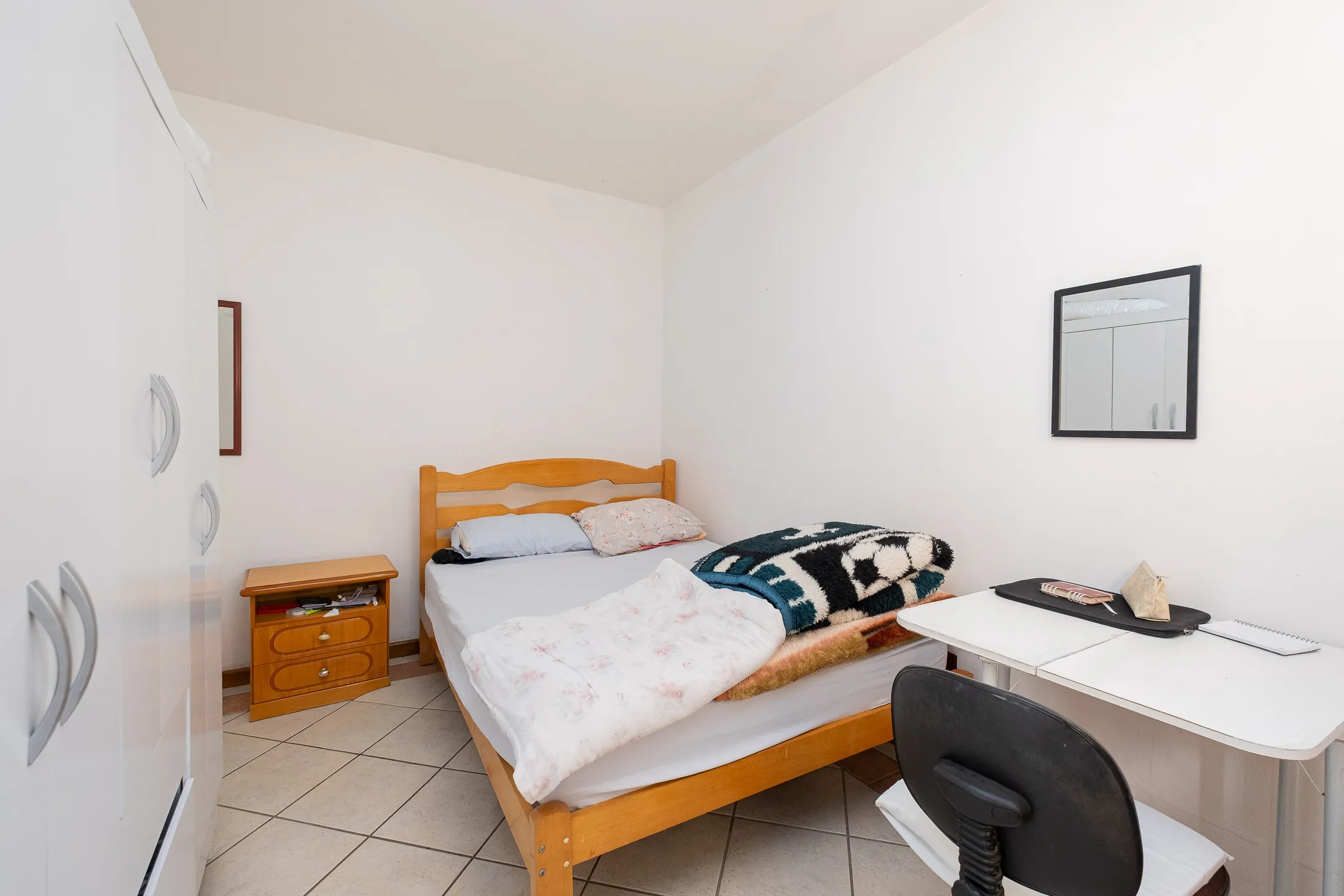 Casa ampla à venda no Centro de Pelotas - 381 m², 6 quartos (sendo 3 suítes), energia solar, pátio com piscina e terreno com 750 m² - 12
