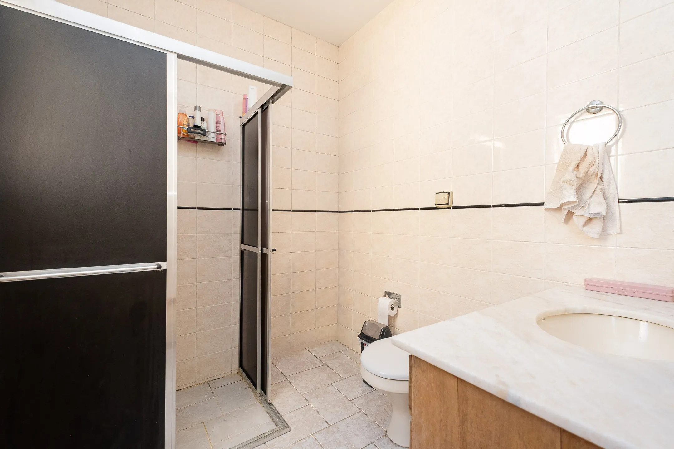 Casa ampla à venda no Centro de Pelotas - 381 m², 6 quartos (sendo 3 suítes), energia solar, pátio com piscina e terreno com 750 m² - 18