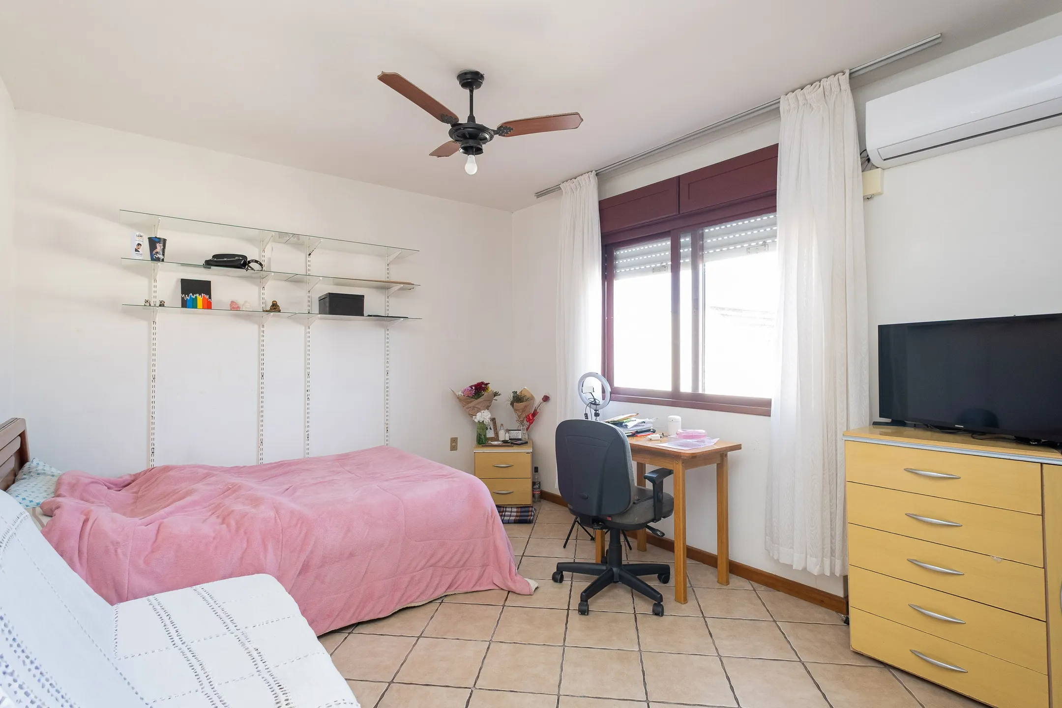 Casa ampla à venda no Centro de Pelotas - 381 m², 6 quartos (sendo 3 suítes), energia solar, pátio com piscina e terreno com 750 m² - 19