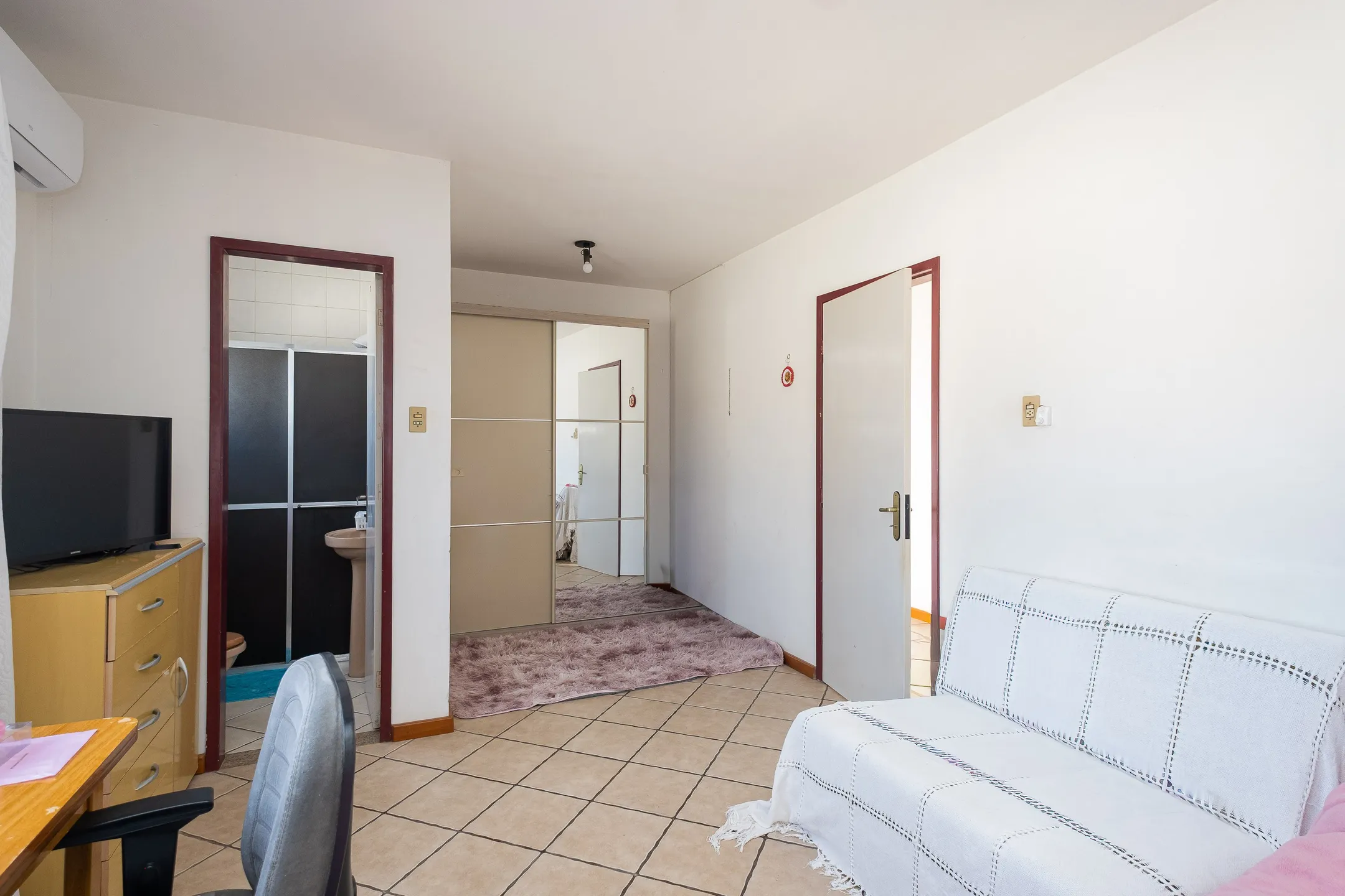 Casa ampla à venda no Centro de Pelotas - 381 m², 6 quartos (sendo 3 suítes), energia solar, pátio com piscina e terreno com 750 m² - 20