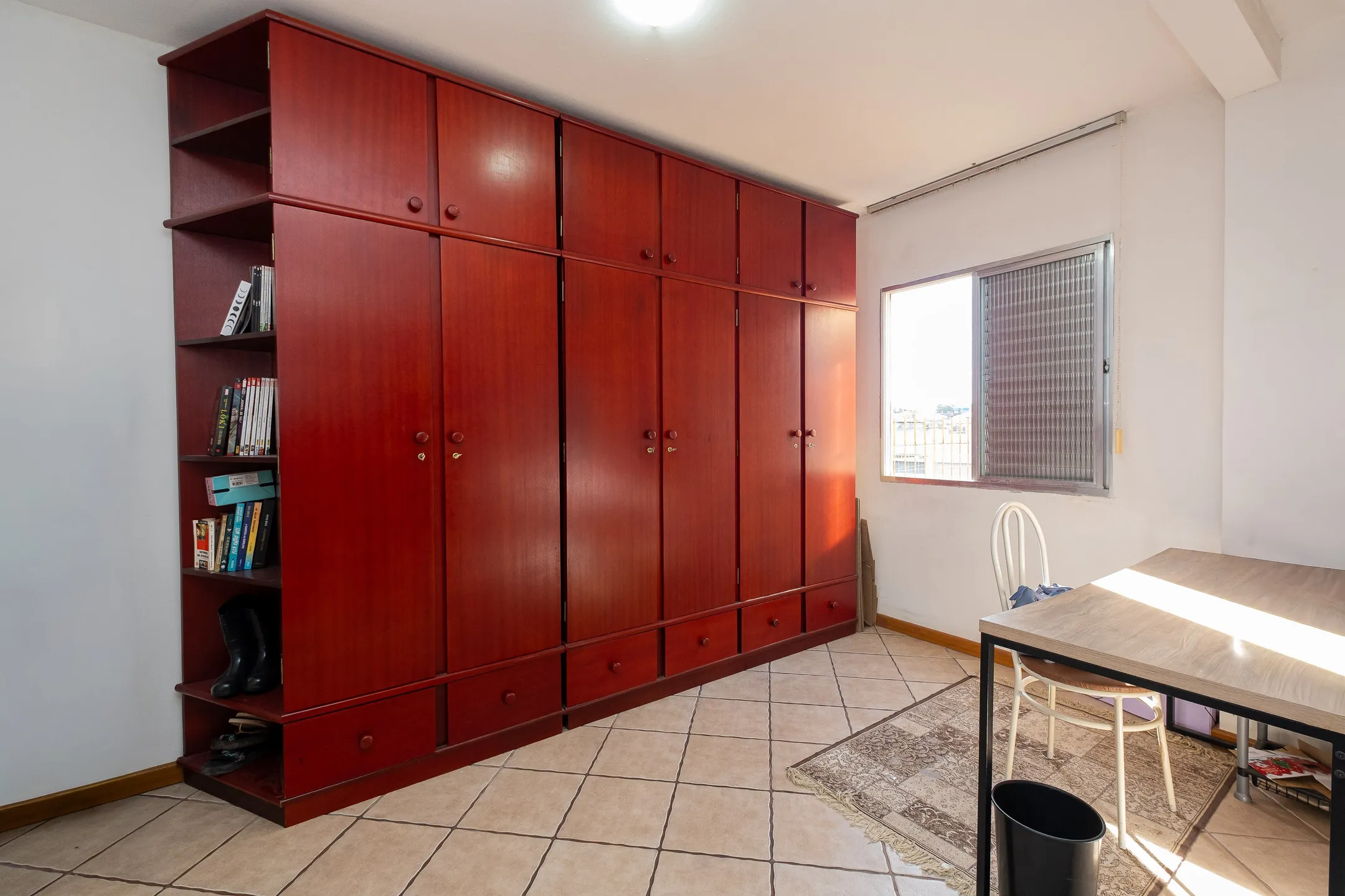 Casa ampla à venda no Centro de Pelotas - 381 m², 6 quartos (sendo 3 suítes), energia solar, pátio com piscina e terreno com 750 m² - 24