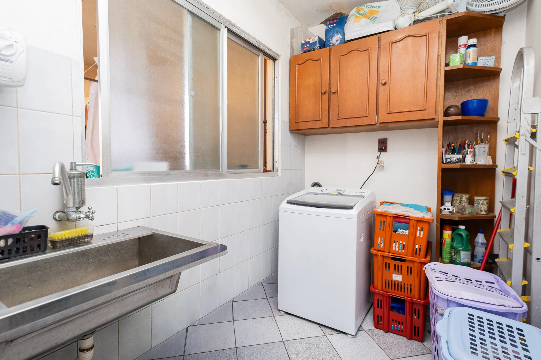 Casa ampla à venda no Centro de Pelotas - 381 m², 6 quartos (sendo 3 suítes), energia solar, pátio com piscina e terreno com 750 m² - 26