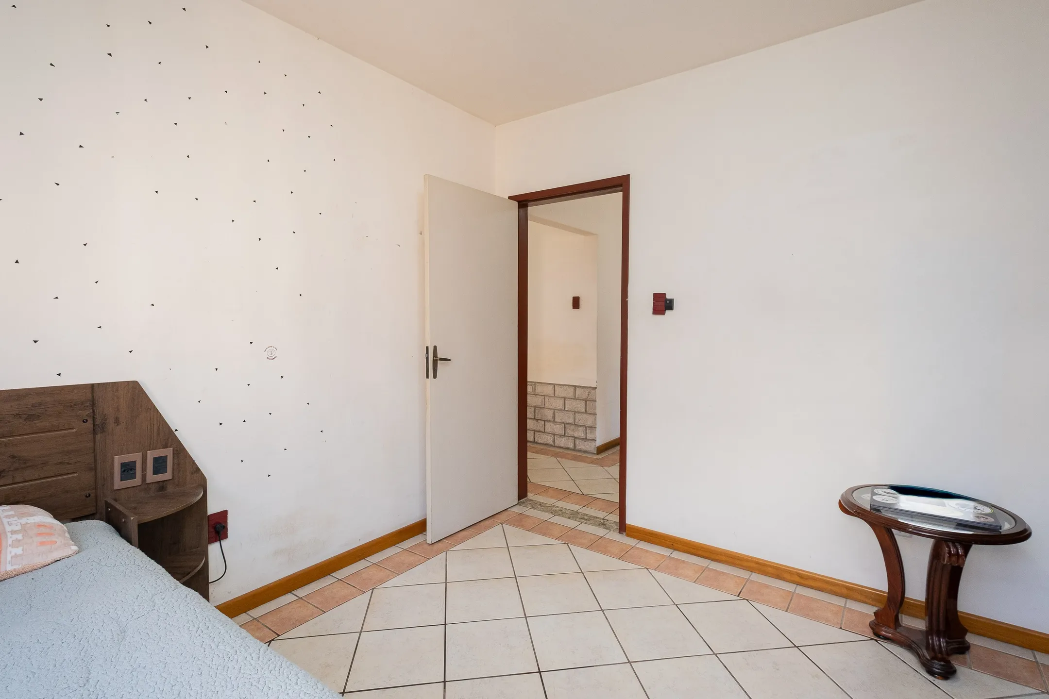 Casa ampla à venda no Centro de Pelotas - 381 m², 6 quartos (sendo 3 suítes), energia solar, pátio com piscina e terreno com 750 m² - 7