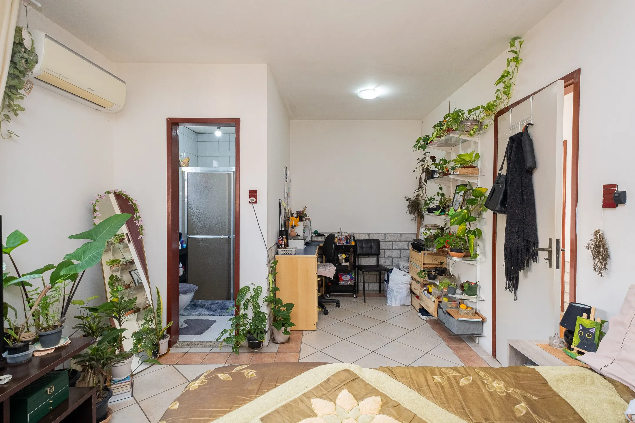 Casa ampla à venda no Centro de Pelotas - 381 m², 6 quartos (sendo 3 suítes), energia solar, pátio com piscina e terreno com 750 m² - 10