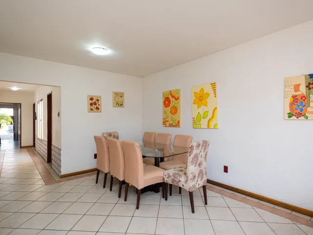 Casa com 750m² 6 quartos e 5 banheiros, à venda, no bairro Centro em Pelotas