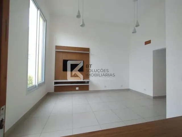 Casa 2 quartos e 2 banheiros, para alugar, no bairro Parque Residencial Sabiás em Indaiatuba