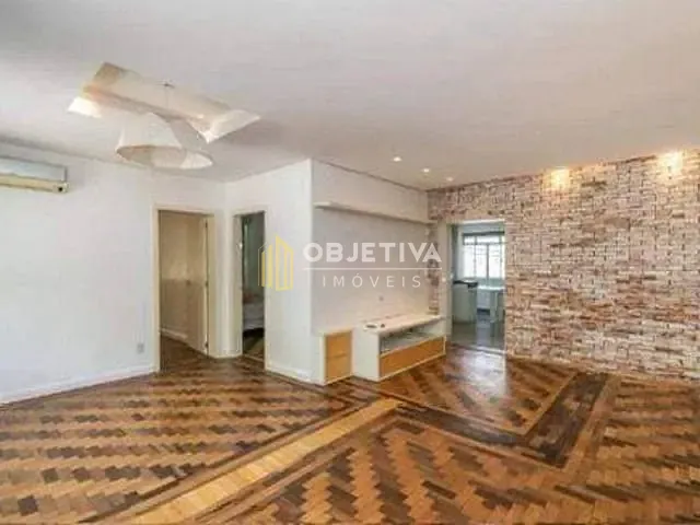 Casa 2 quartos e 2 banheiros, à venda, no bairro Rio Branco em Porto Alegre