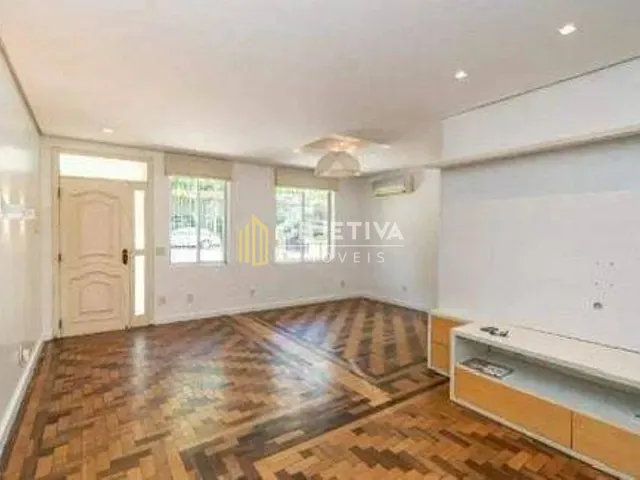 Casa 2 quartos e 2 banheiros, à venda, no bairro Rio Branco em Porto Alegre