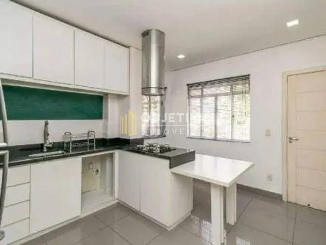 Casa 2 quartos e 2 banheiros, à venda, no bairro Rio Branco em Porto Alegre