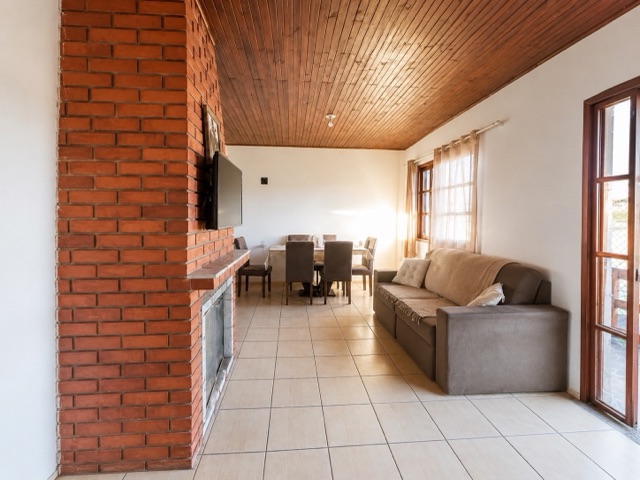Casa com 350m² 3 quartos e 1 banheiro, à venda, no bairro Três Vendas em Pelotas