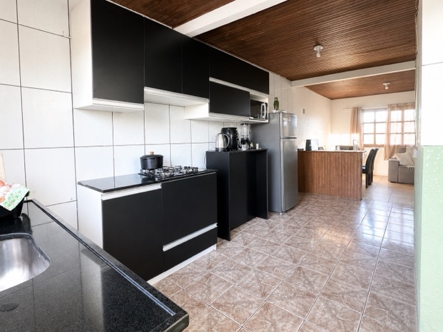 Casa com 350m² 3 quartos e 1 banheiro, à venda, no bairro Três Vendas em Pelotas