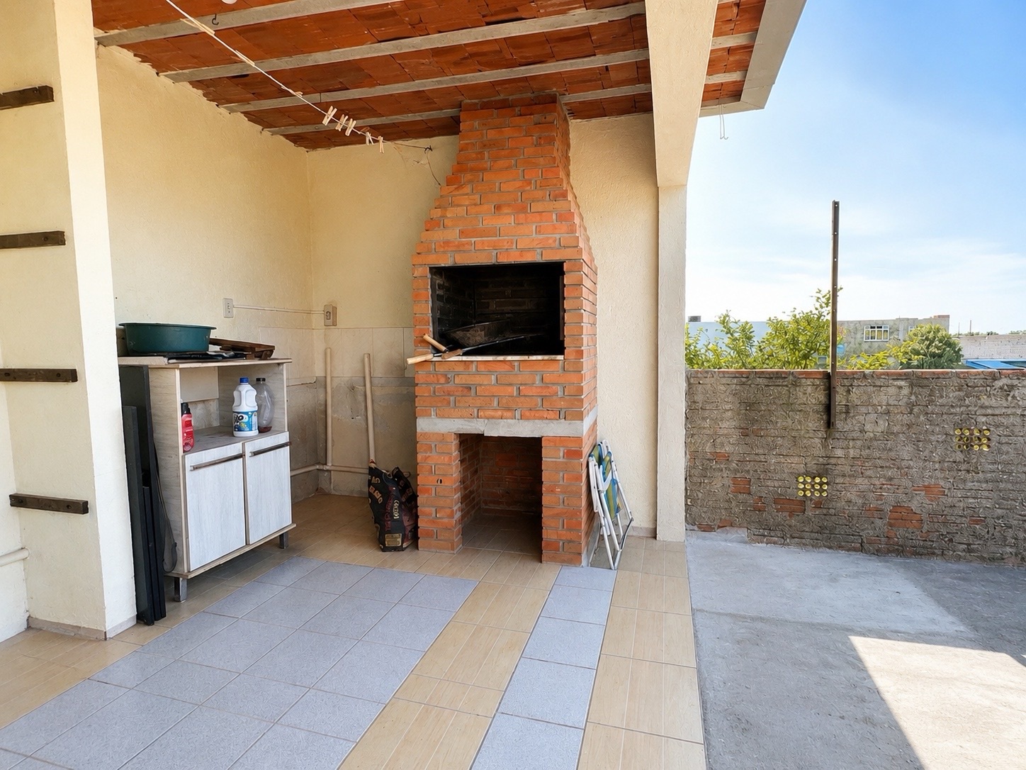 Casa residencial e comercial à venda nas Três Vendas - 309 m², 3 quartos, lareira, churrasqueira e amplo terreno próximo ao Quartier. - 11