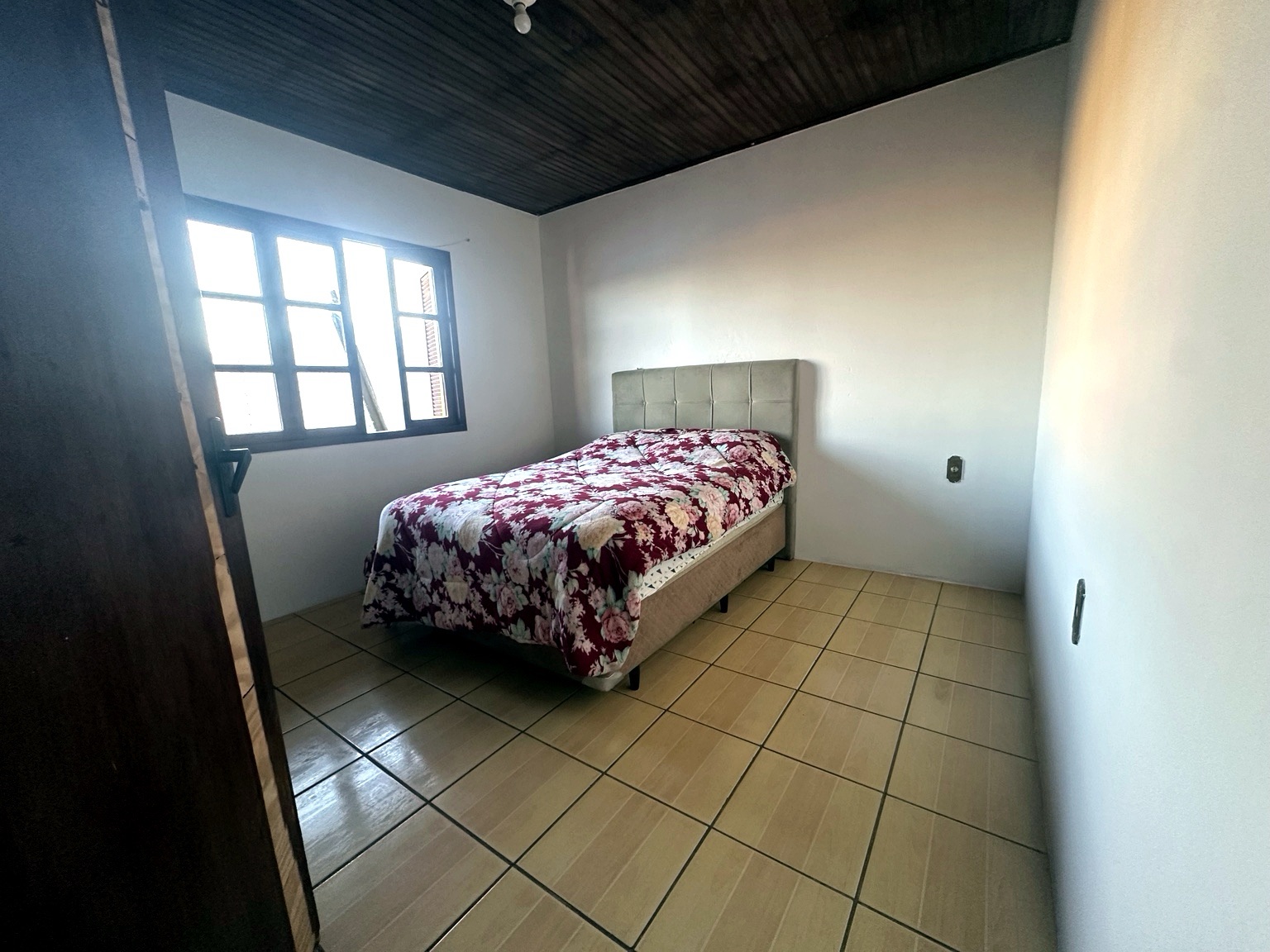 Casa residencial e comercial à venda nas Três Vendas - 309 m², 3 quartos, lareira, churrasqueira e amplo terreno próximo ao Quartier. - 7