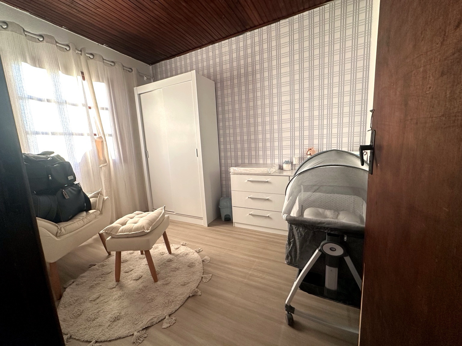 Casa residencial e comercial à venda nas Três Vendas - 309 m², 3 quartos, lareira, churrasqueira e amplo terreno próximo ao Quartier. - 8