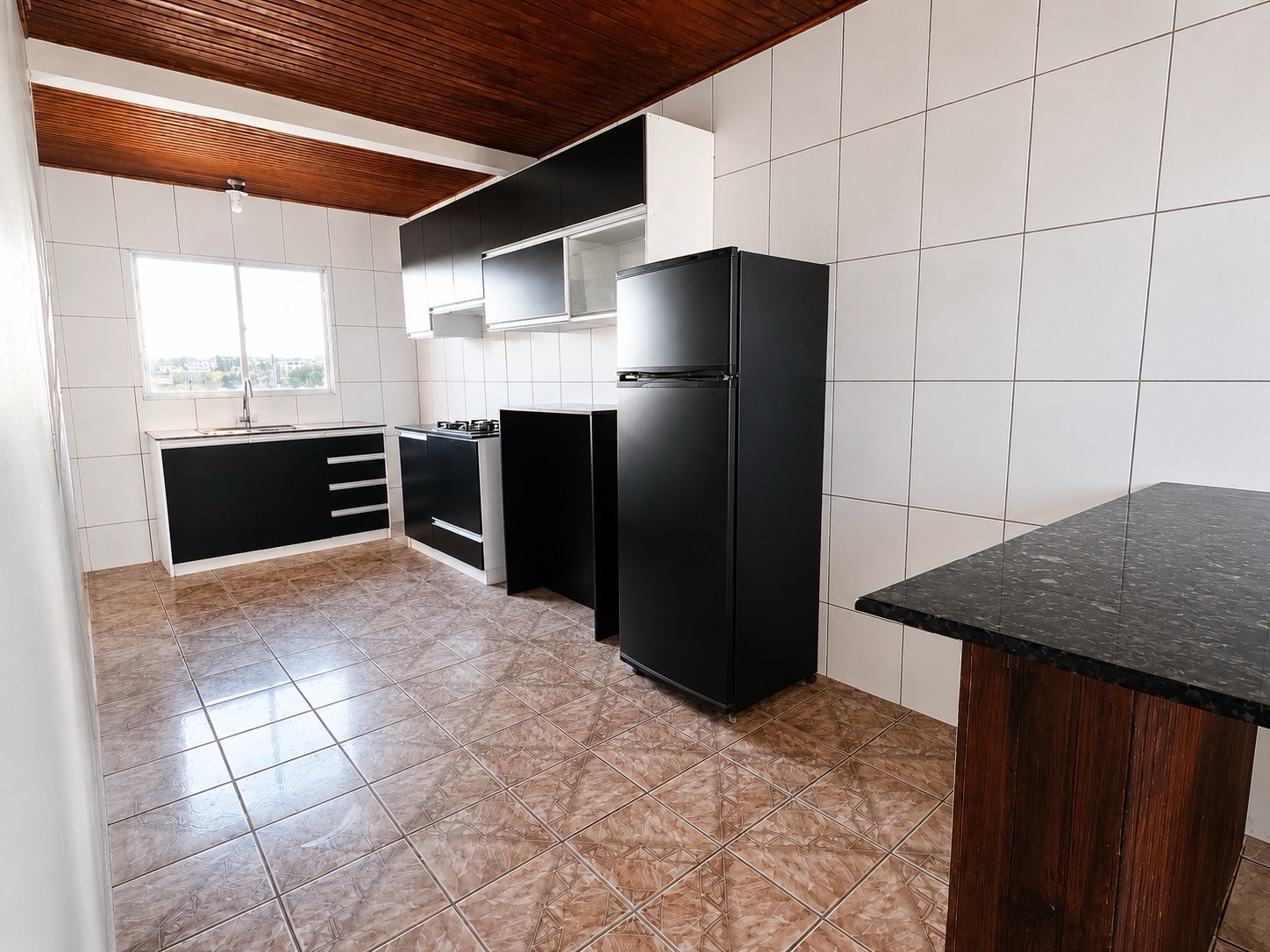 Casa residencial e comercial à venda nas Três Vendas - 309 m², 3 quartos, lareira, churrasqueira e amplo terreno próximo ao Quartier. - 6
