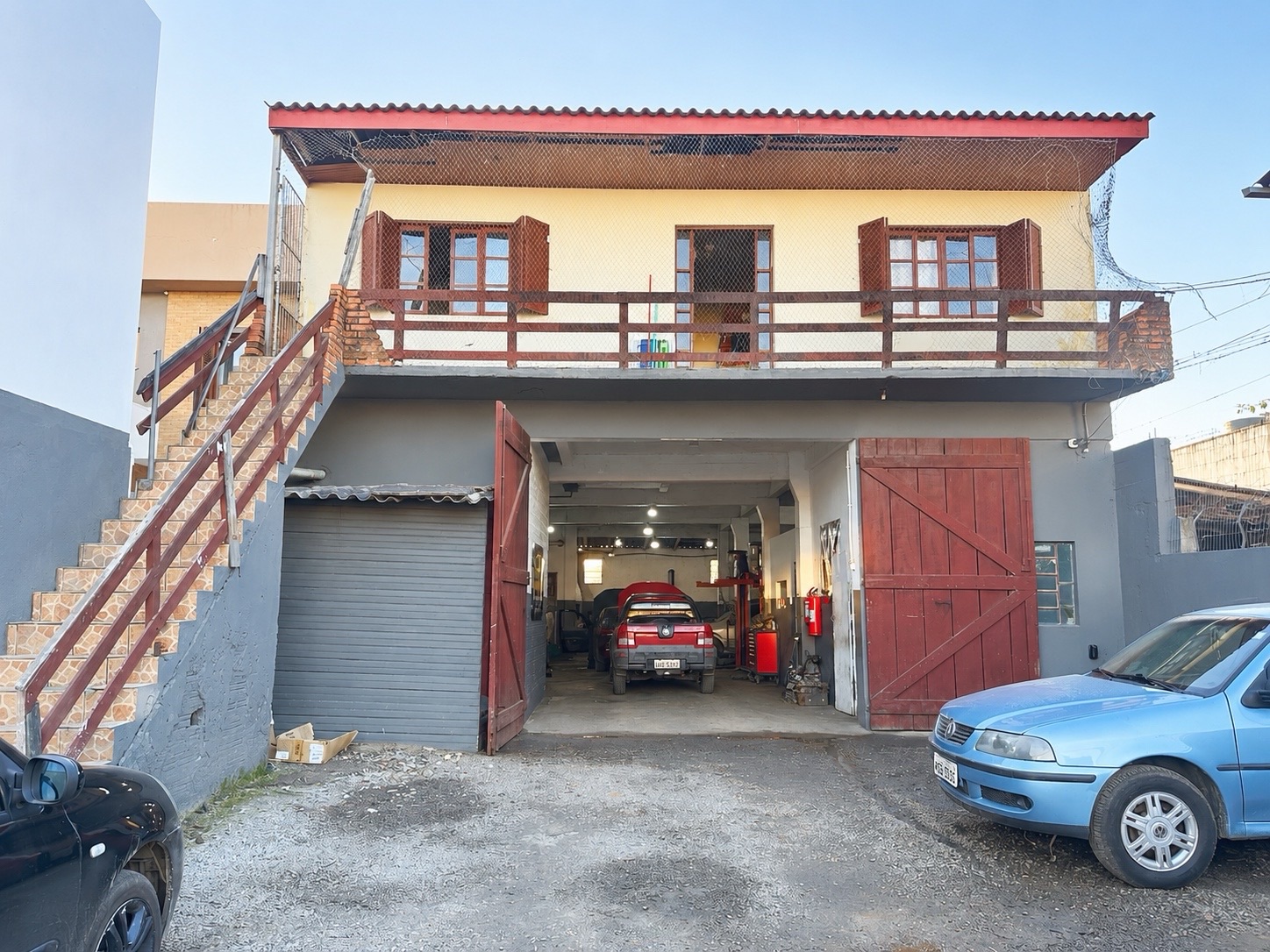 Casa residencial e comercial à venda nas Três Vendas - 309 m², 3 quartos, lareira, churrasqueira e amplo terreno próximo ao Quartier. - 14