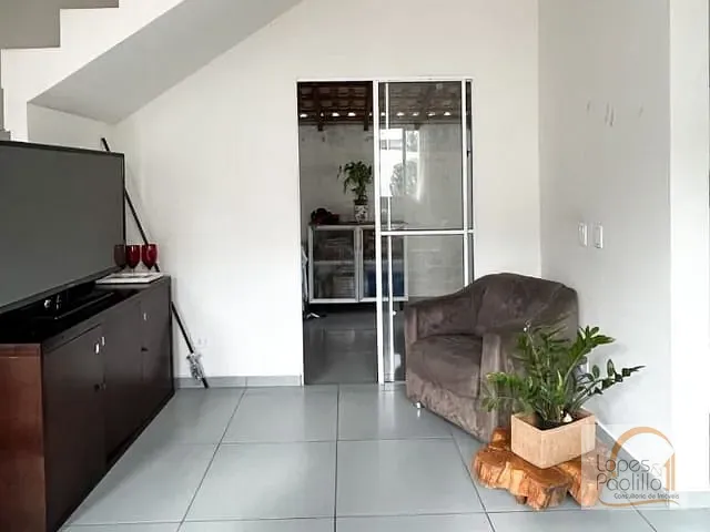 Casa com 100m² 2 quartos e 1 banheiro, à venda, no bairro Jardim Santo Antônio em Atibaia
