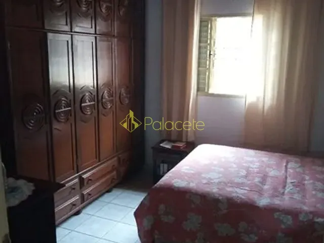 Casa com 440m² 5 quartos e 3 banheiros, à venda, no bairro Estiva em Taubaté
