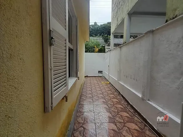 Casa com 157m², à venda, no bairro Mosela em Petrópolis
