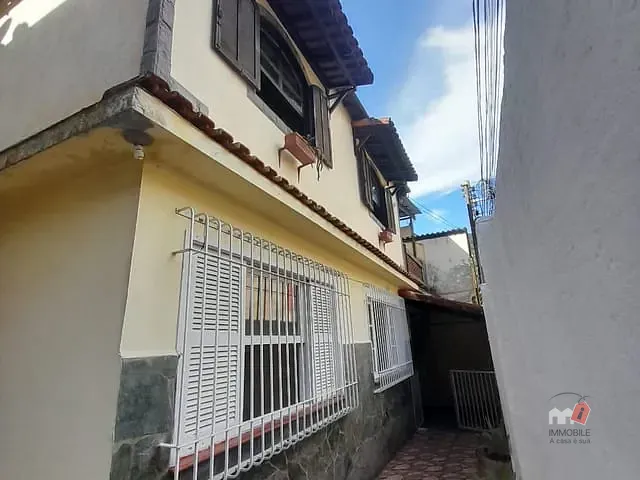 Casa com 157m², à venda, no bairro Mosela em Petrópolis