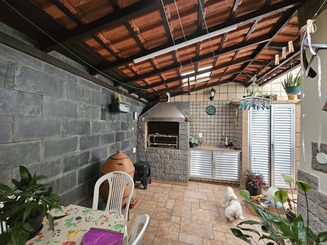 Casa com 250m² 4 quartos e 2 banheiros, à venda, no bairro Quarteirão Ingelheim em Petrópolis
