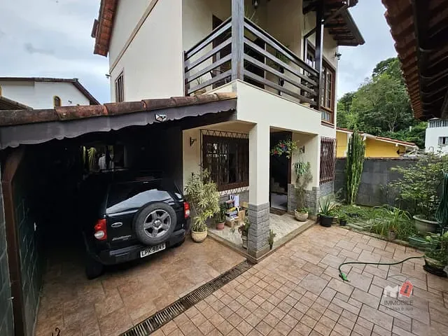 Casa com 250m² 4 quartos e 2 banheiros, à venda, no bairro Quarteirão Ingelheim em Petrópolis