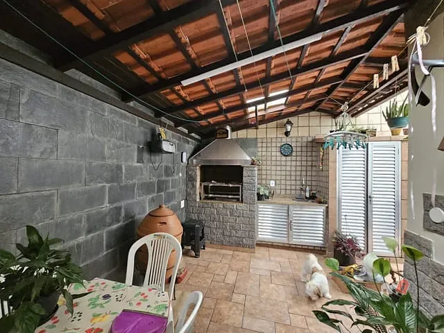 Casa com 250m² 4 quartos e 2 banheiros, à venda, no bairro Quarteirão Ingelheim em Petrópolis