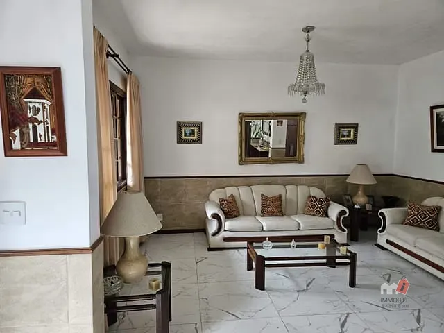 Casa com 250m² 4 quartos e 2 banheiros, à venda, no bairro Quarteirão Ingelheim em Petrópolis