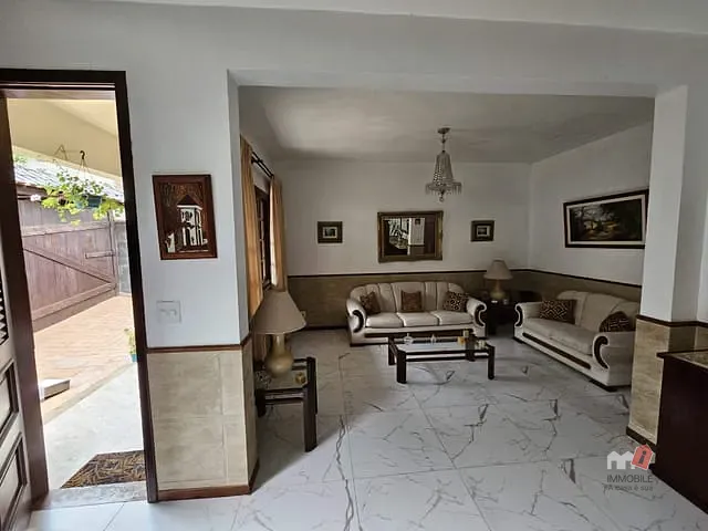 Casa com 250m² 4 quartos e 2 banheiros, à venda, no bairro Quarteirão Ingelheim em Petrópolis