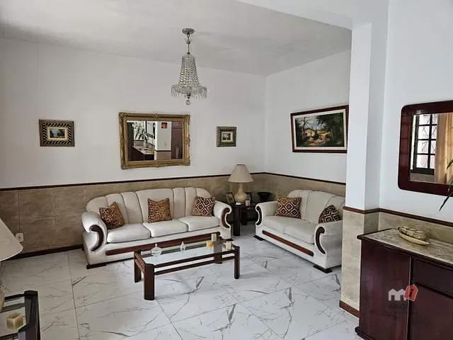 Casa com 250m² 4 quartos e 2 banheiros, à venda, no bairro Quarteirão Ingelheim em Petrópolis