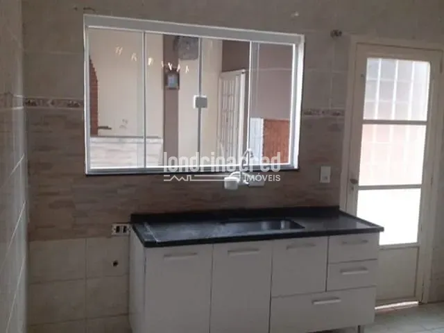 Casa com 125m² 2 quartos e 1 banheiro, à venda, no bairro Jardim Athenas em Londrina