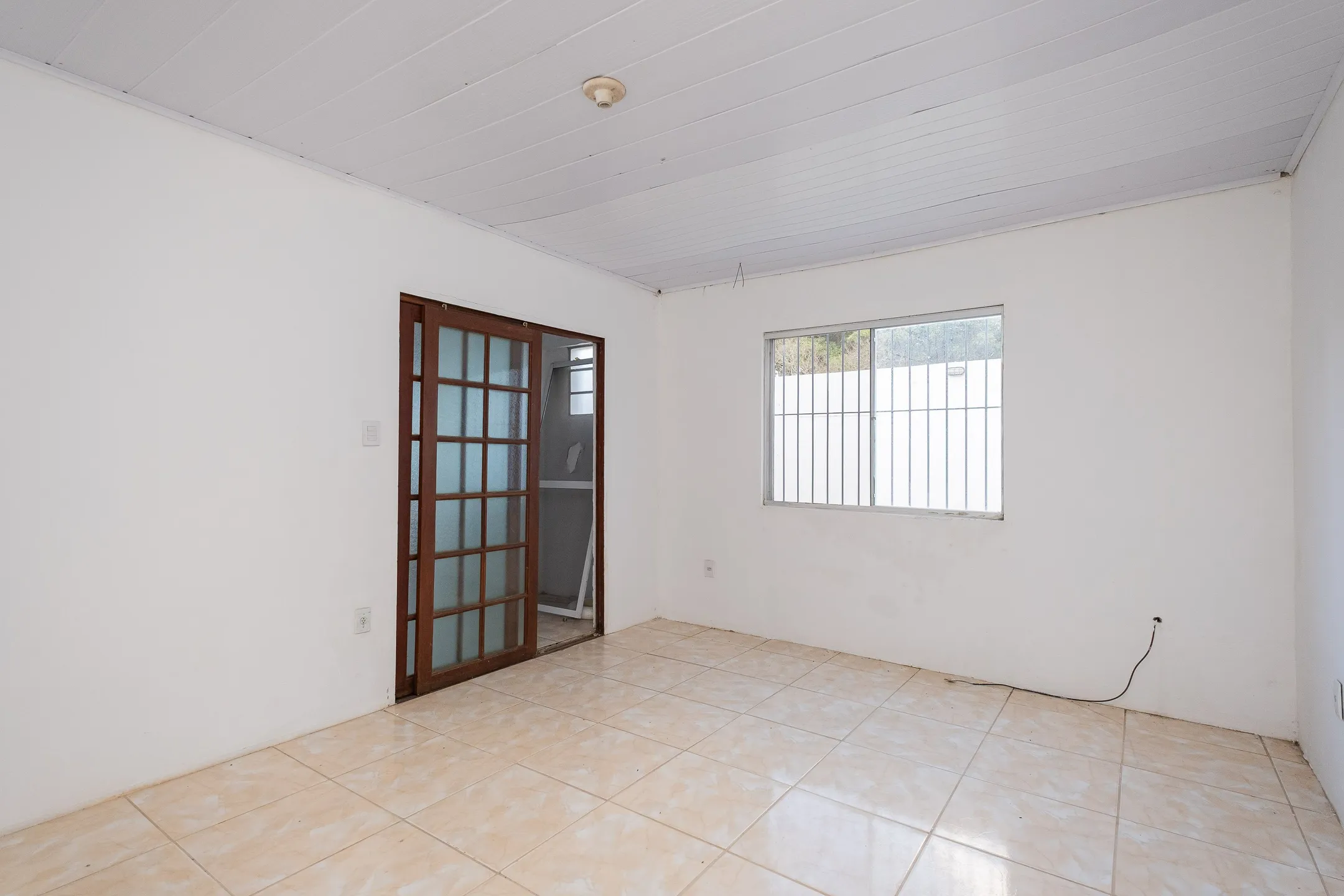 Casa de esquina à venda no Laranjal - 161 m², 2 quartos, lareira, jardim de inverno, pátio com piscina e terreno 10x30. - 12