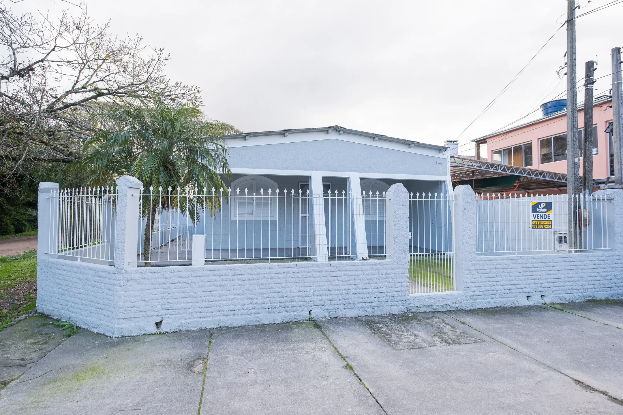 Casa de esquina à venda no Laranjal - 161 m², 2 quartos, lareira, jardim de inverno, pátio com piscina e terreno 10x30. - 21