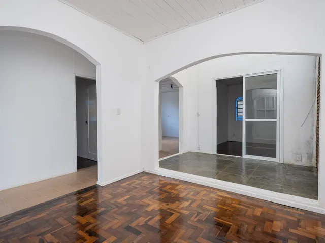 Casa com 300m² 3 quartos e 2 banheiros, à venda, no bairro Laranjal em Pelotas